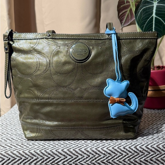 Coach East West Gallery Tote in Metallic Olive Patent Op Art - 2010 - GUC - Picture 1 of 16